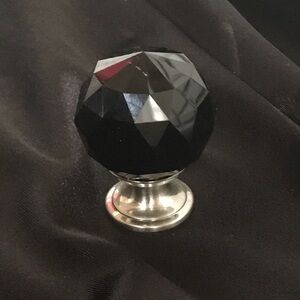 1 3/8” TOP KNOBS TKN116BSN BLACK CRYSTAL KNOB with BRUSHED SATIN NICKEL BASE